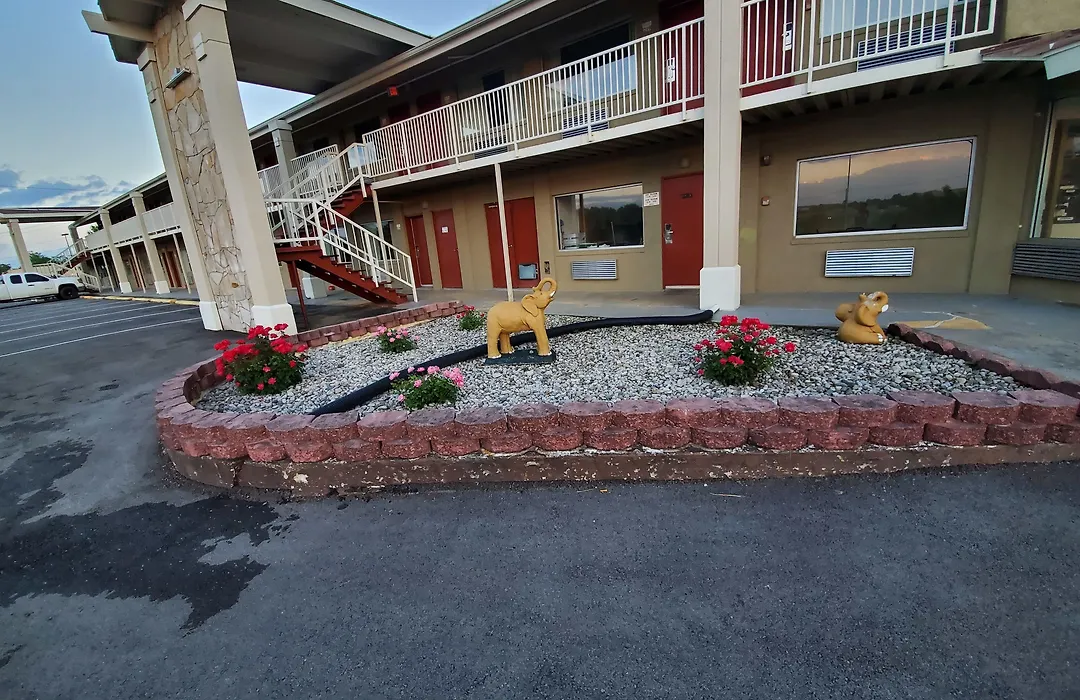 Big Spring Inn Madisonville-1