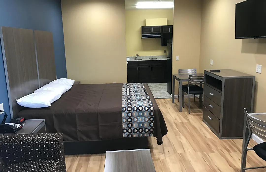 Deluxe Inn & Suites - Baytown-1