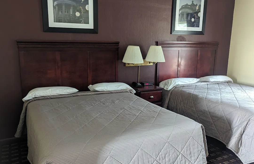 Dollar Inn-1