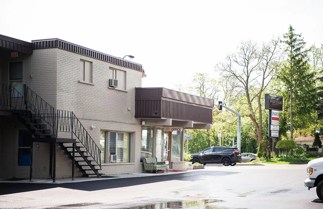 Advance Inn-1