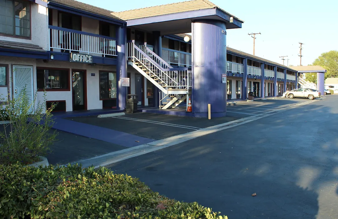 Travelodge By Wyndham Buena Park-1