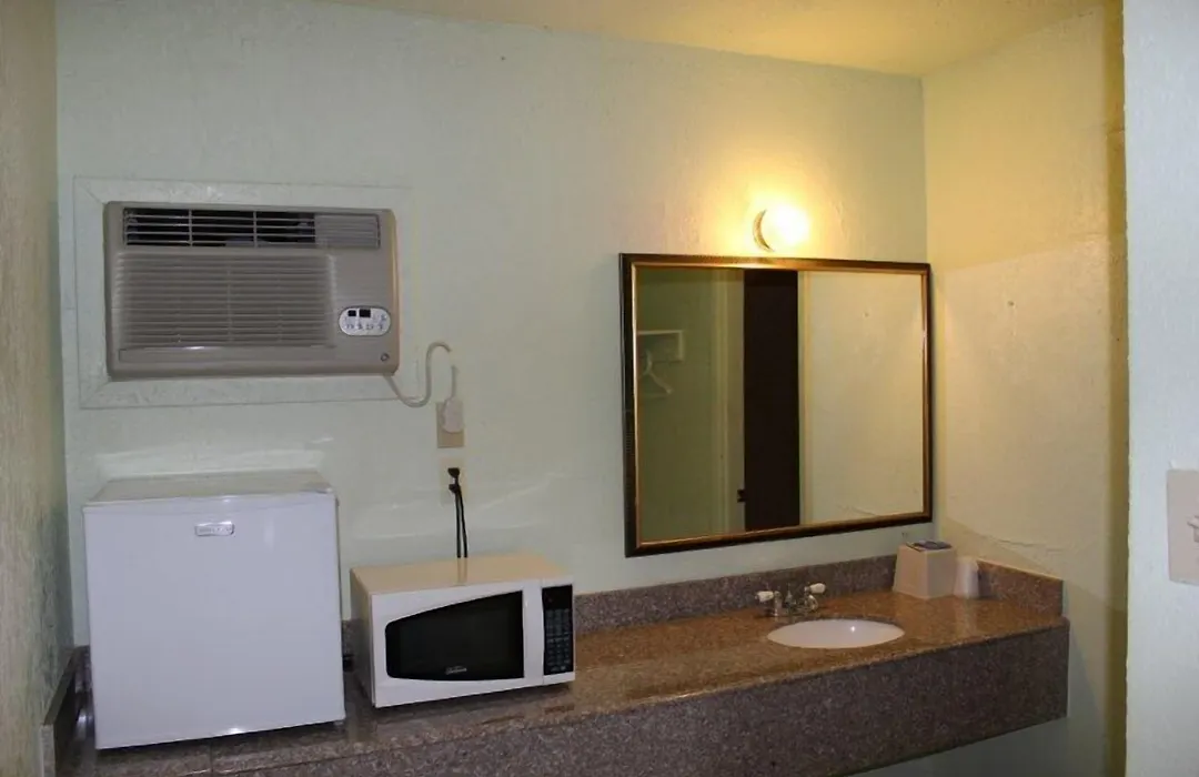 Sportsman'S Motel-1