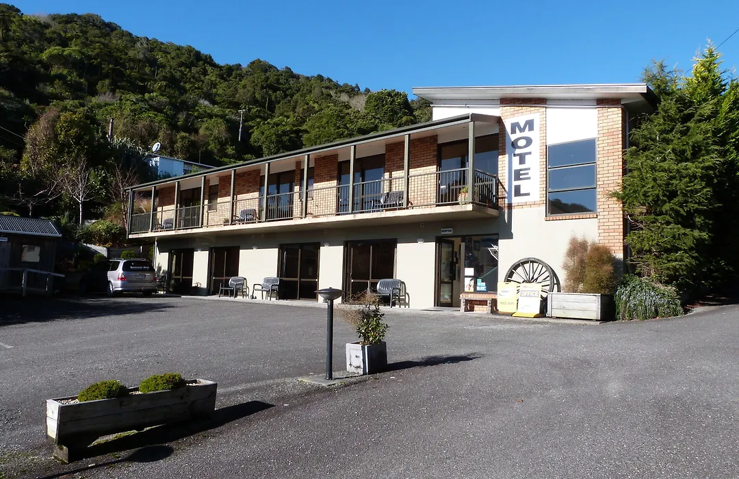 Sundowner Motel-1