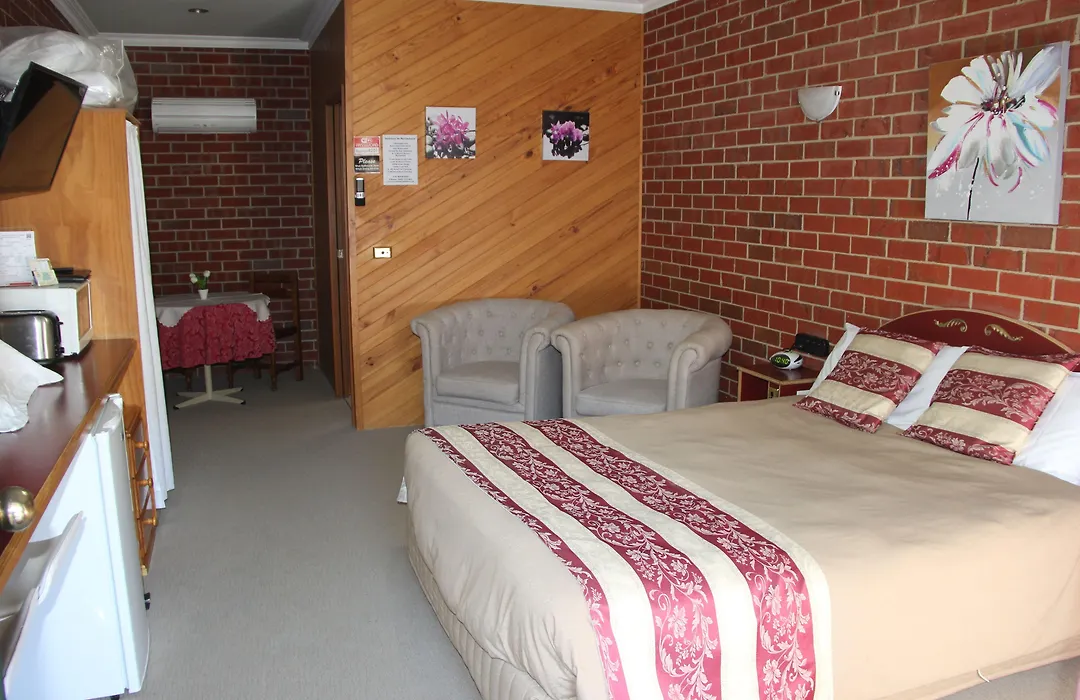Elms Motor Inn-1