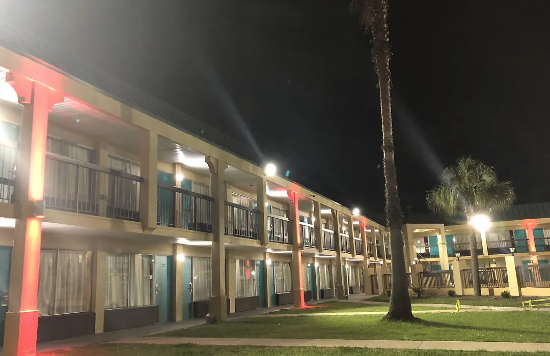 Econo Lodge-1