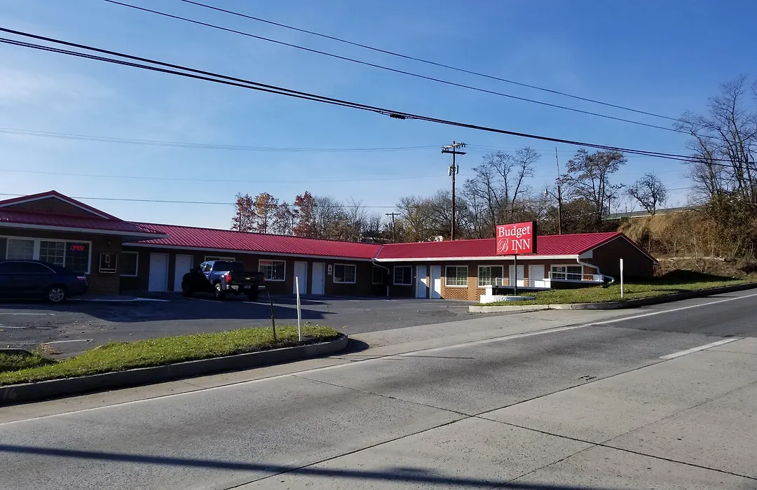 Budget Inn Breezewood-1