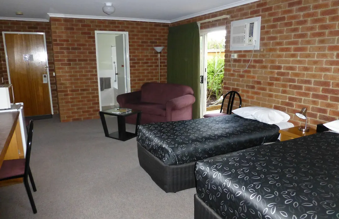 Inverloch Central Motor Inn-1