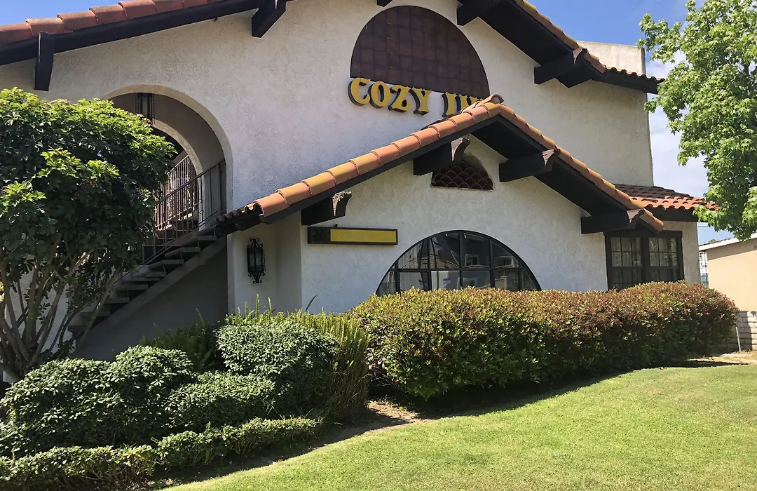 Cozy Inn-1