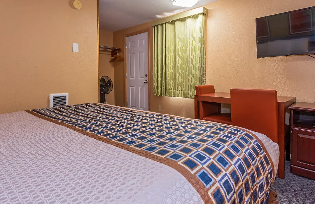 Far West Motel-1