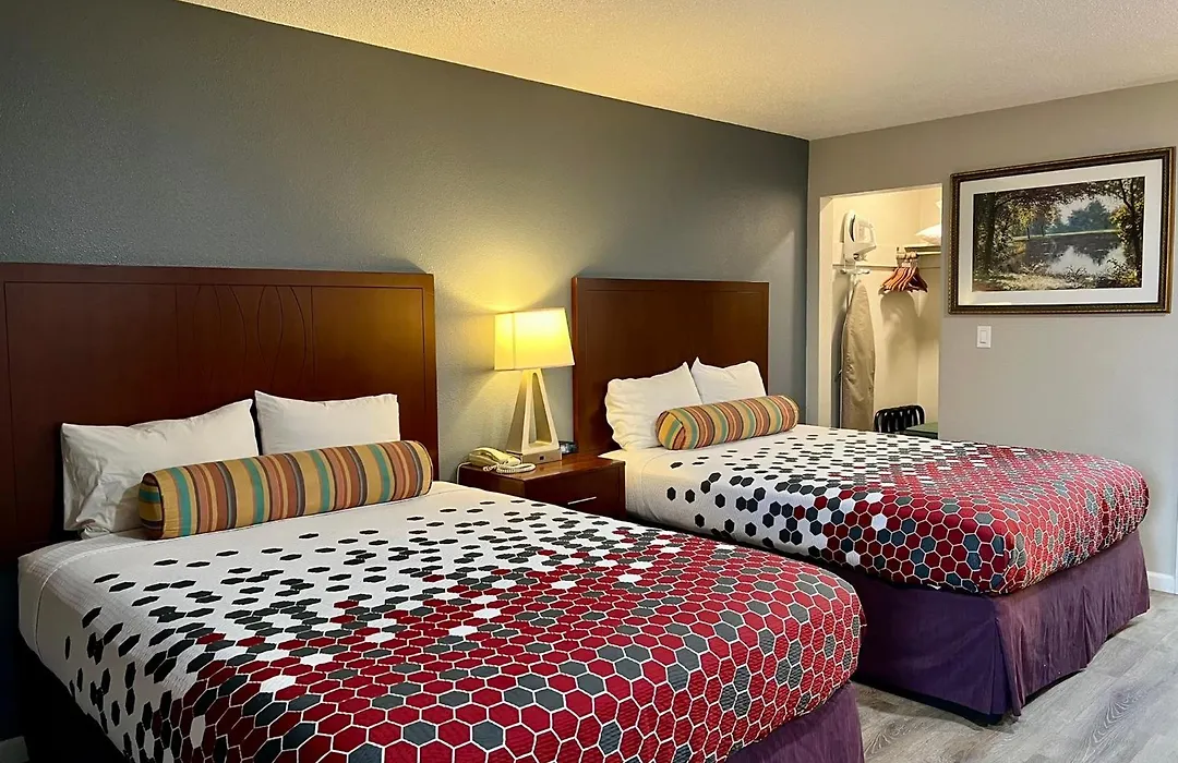 Travelers Inn Eugene University-1