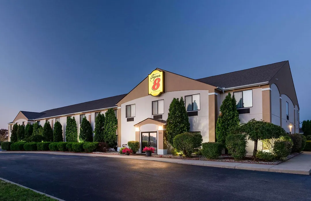 Super 8 By Wyndham Goshen-1