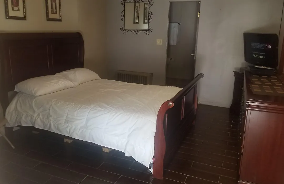 Arbor Inn Motor Lodge-1