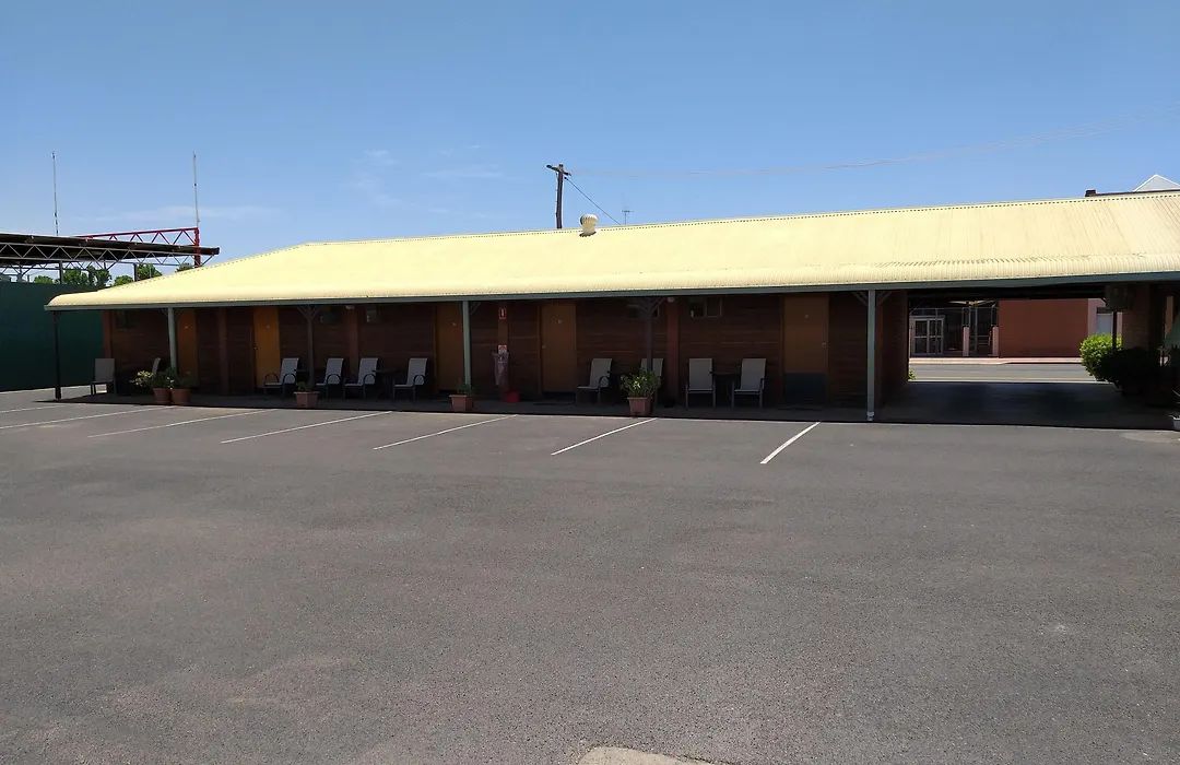 Country Mile Motor Inn-1