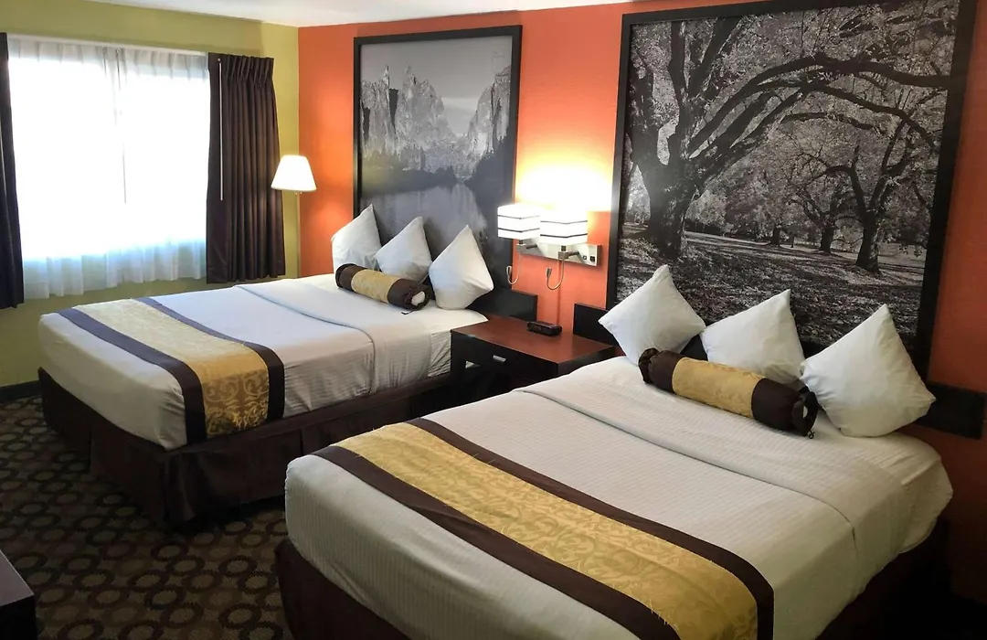 Super 8 By Wyndham Ontario-1