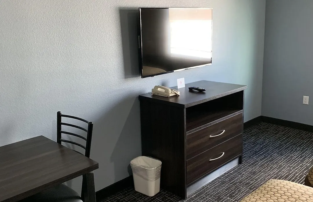 Scottish Inns And Suites Scarsdale-1