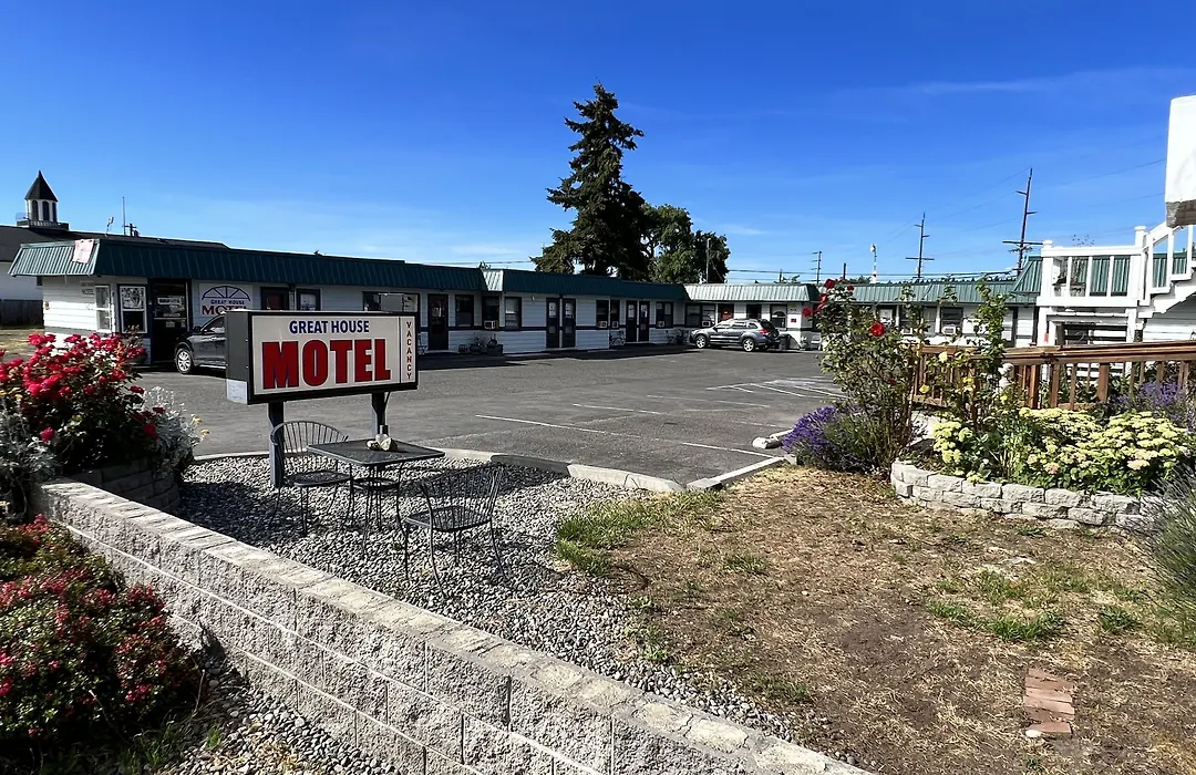 Great House Motel-1
