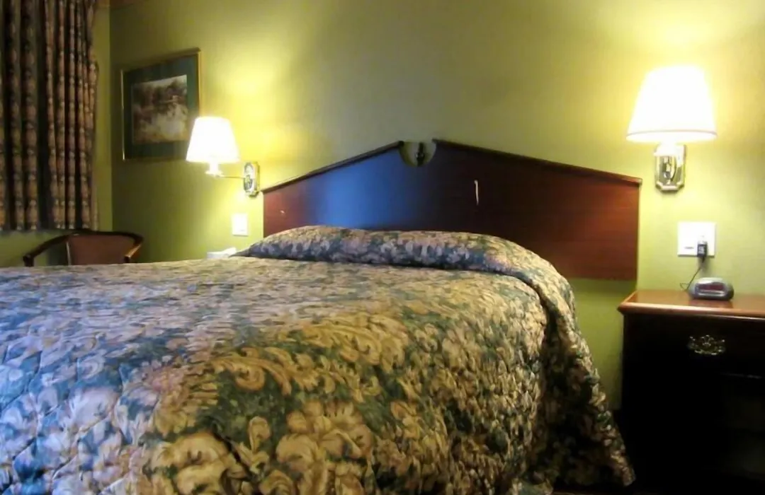 Knights Inn Salem-1