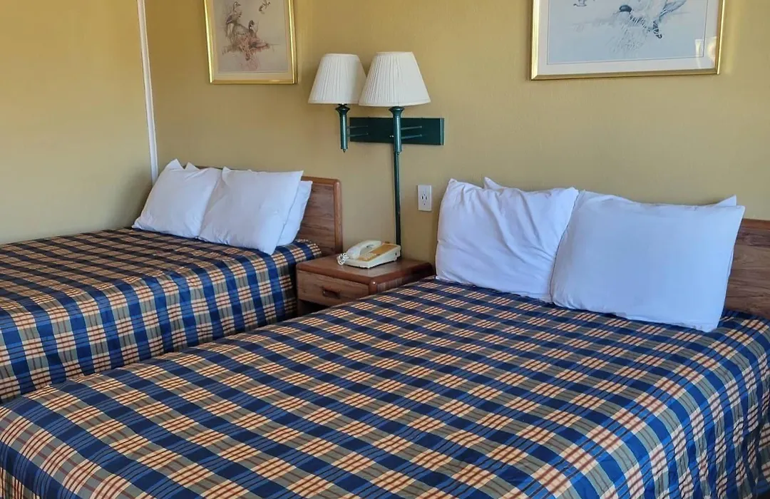 Smokies Inn - New Linens & Ultrafast Wifi - Friendliest Hospitality Guaranteed!-1