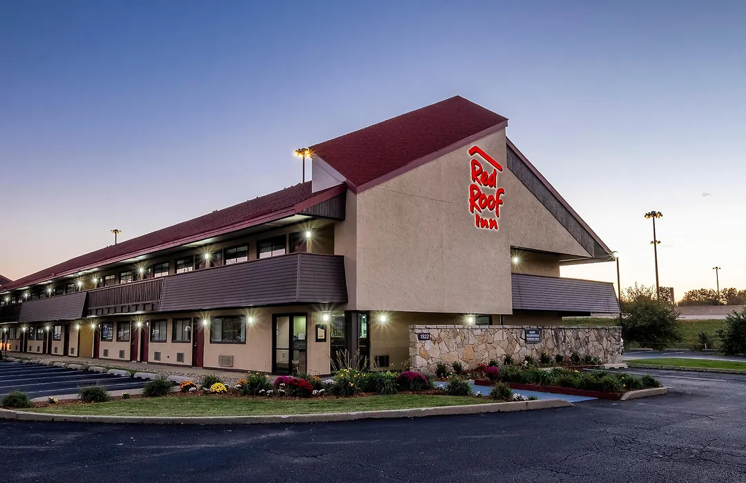 Travelodge By Wyndham Peoria-1