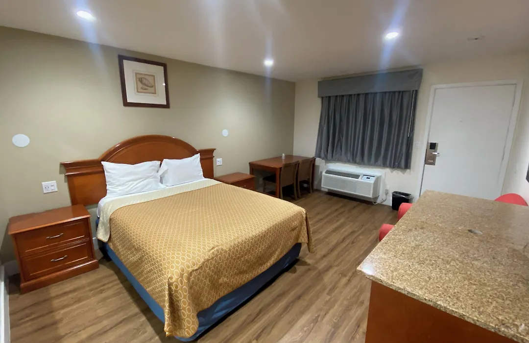 Royale Inn Motel-1