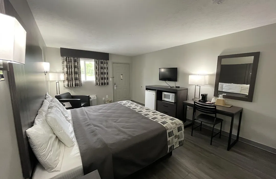 Embassy Inn - Hohenwald-1