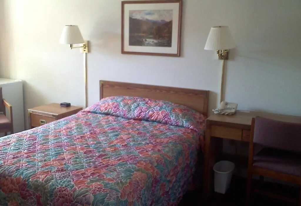 Carriage House Motor Inn-1