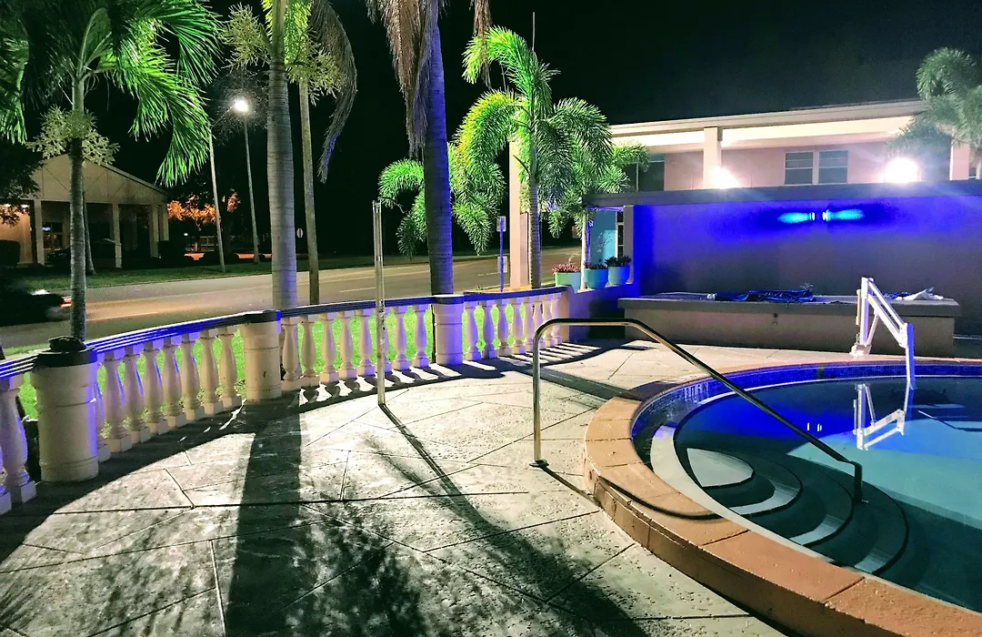 Tropical Inn & Suites, Downtown Clearwater-1