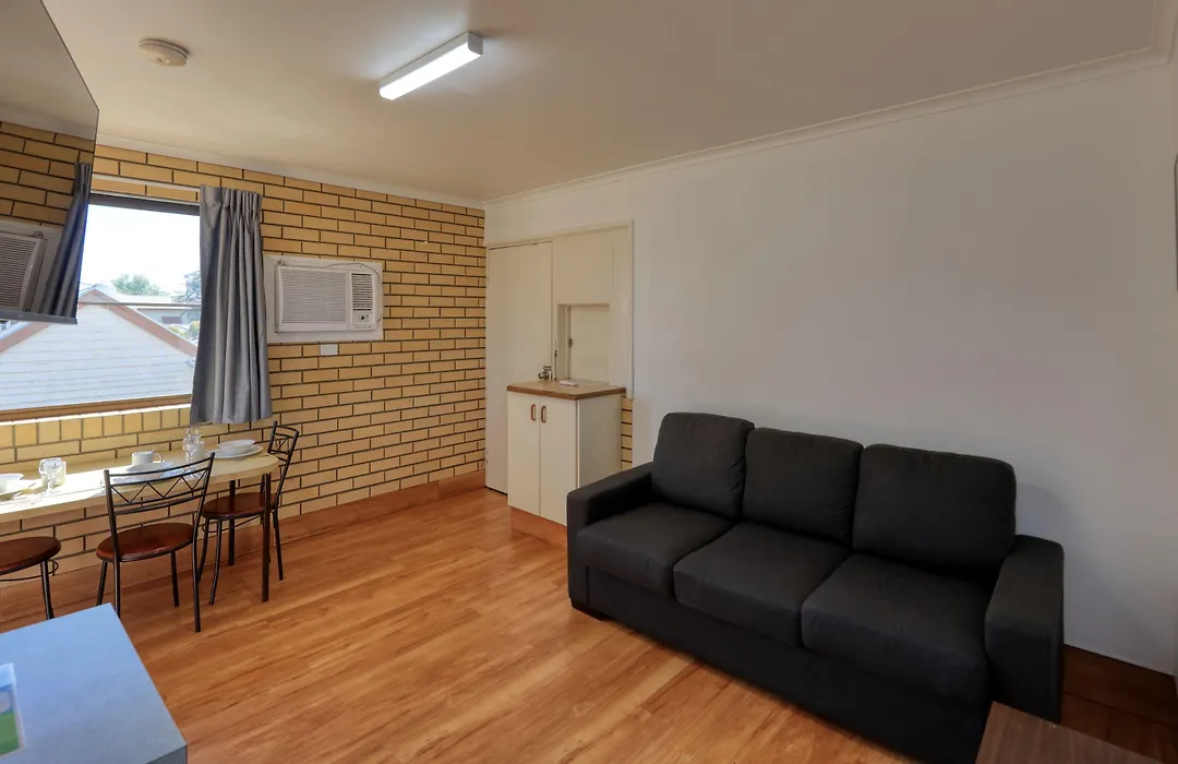 Bryants Motel Roma-1