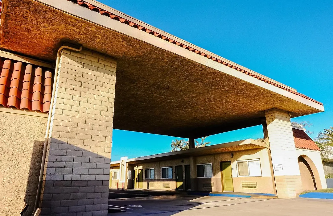Tropic Lodge-1
