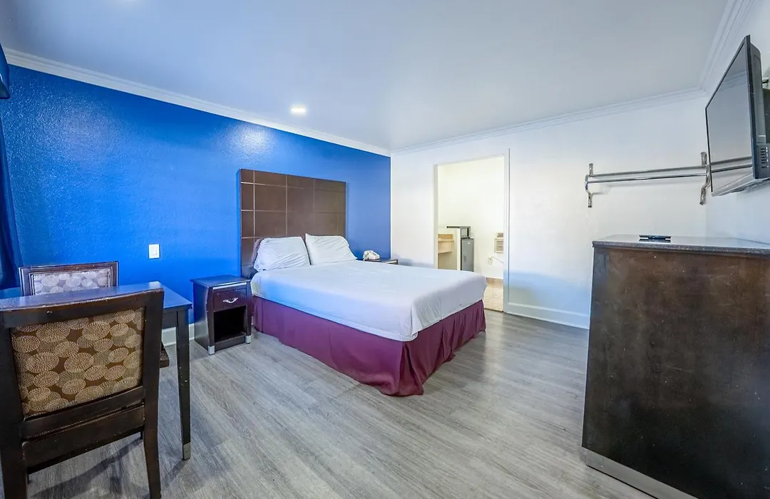 Town And Country Inn-1