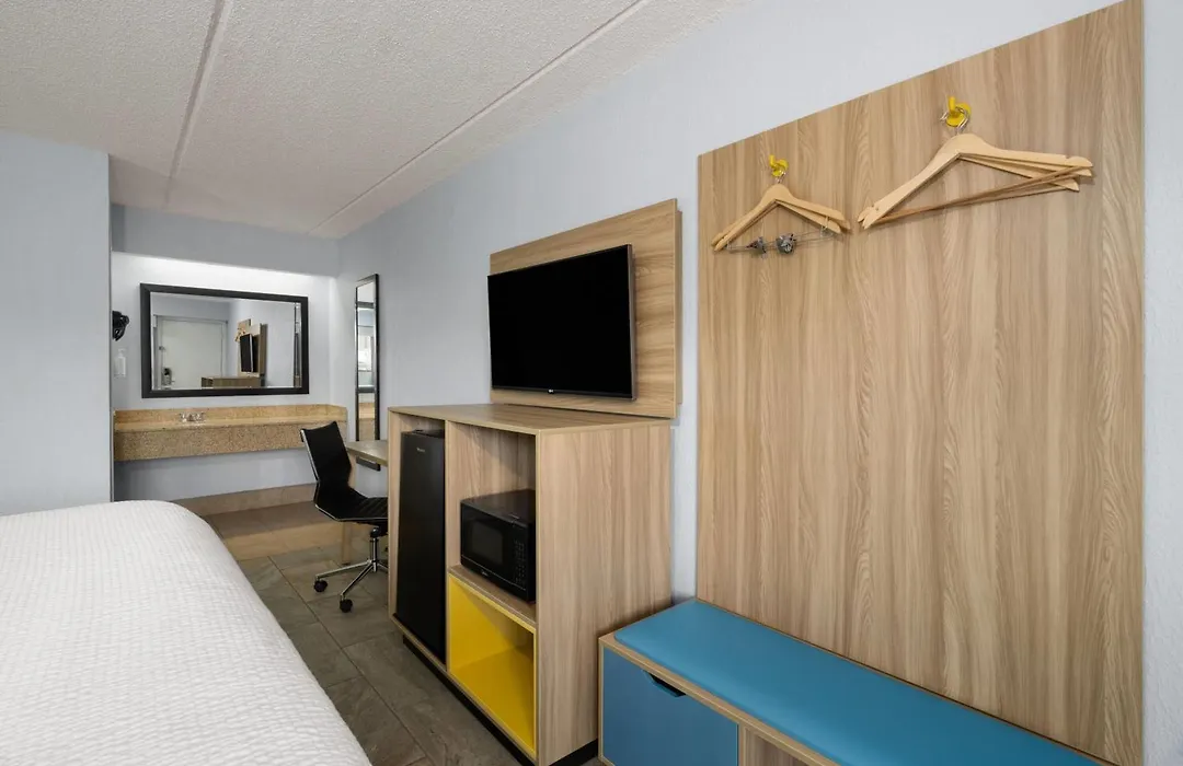 Days Inn By Wyndham Charlotte University-1