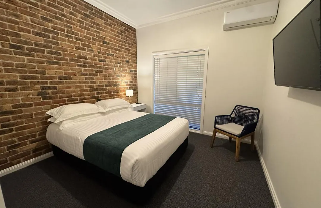 Lincoln Cottage Motor Inn-1
