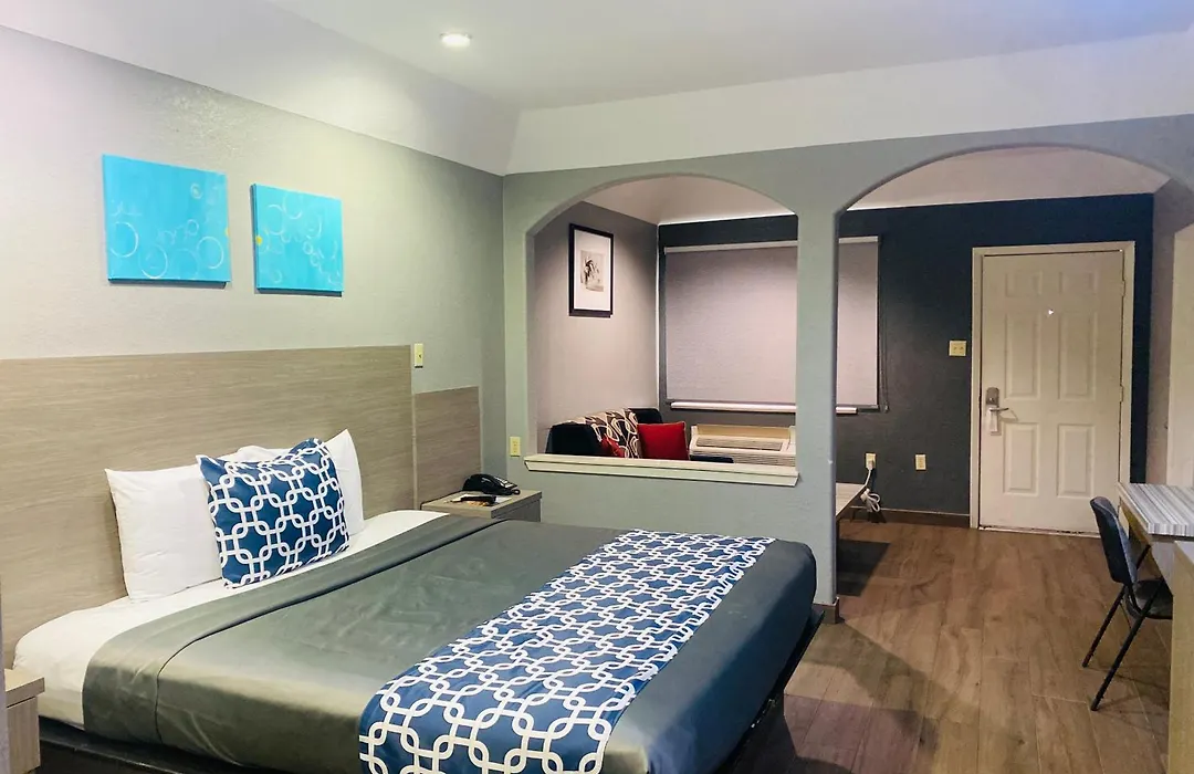 Island Suites Hobby Airport-1
