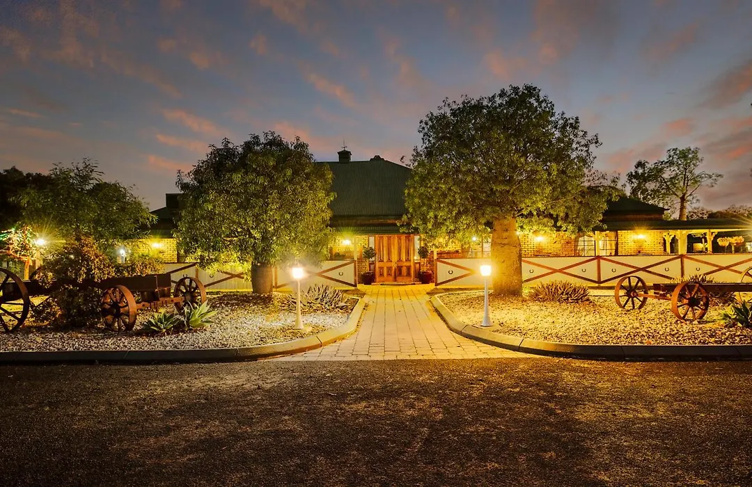Overlander Homestead Motel-1