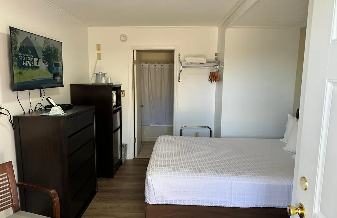Lake 'N Pines Motel-1