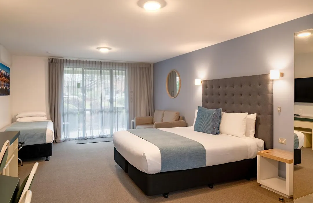 Colonial Manor Motel-1