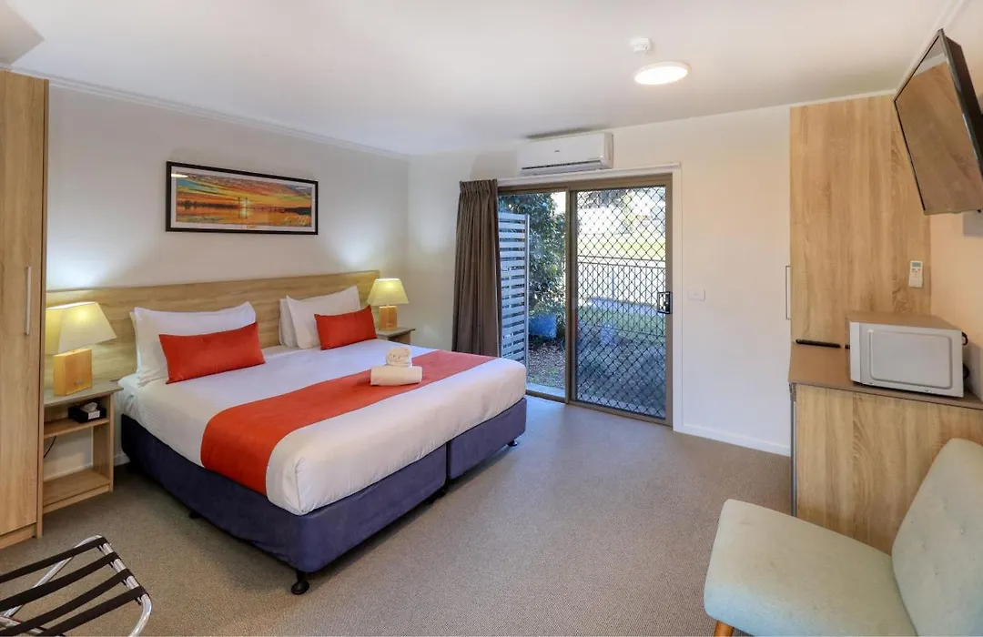 Club Maclean Motel-1