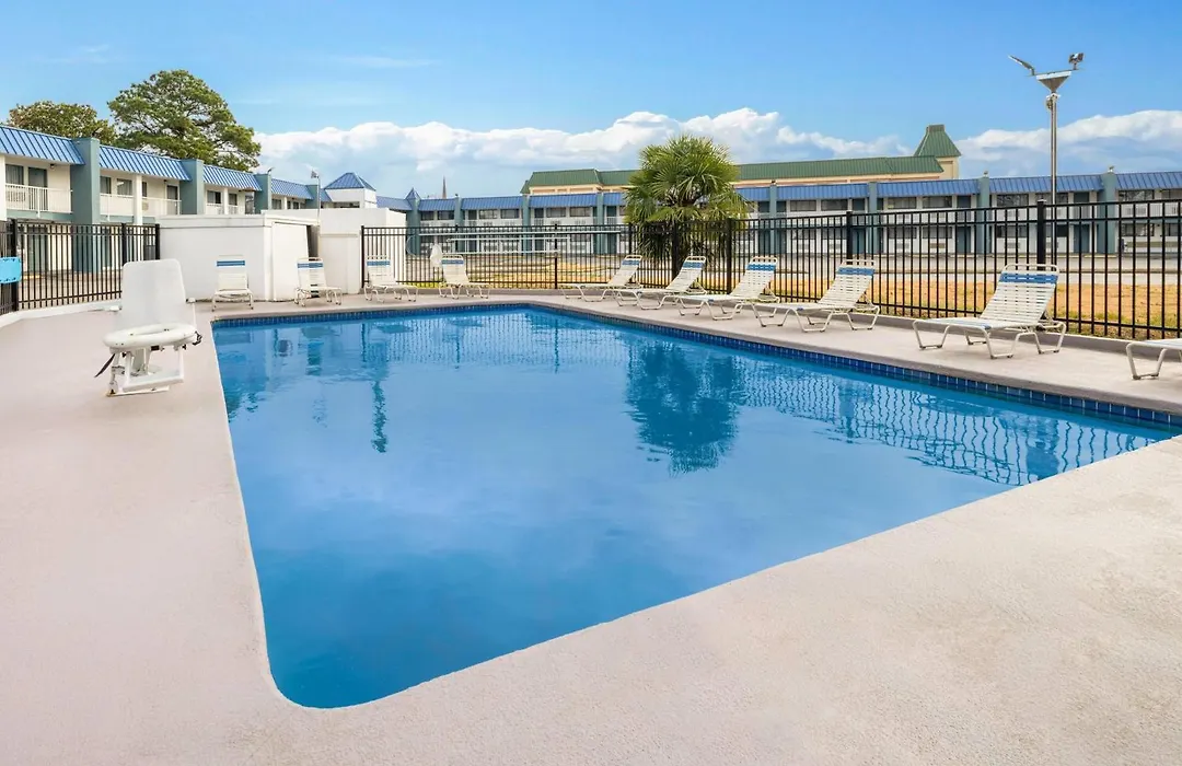 Super 8 By Wyndham Portsmouth - Norfolk-1