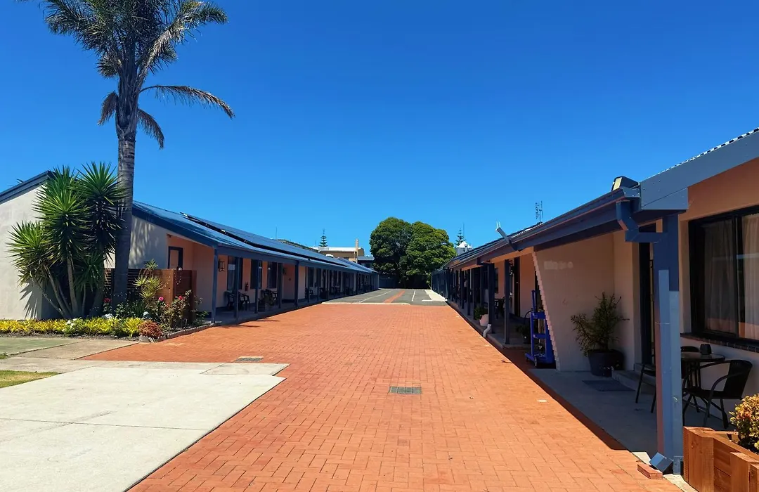 Lakeside Motel Waterfront-1