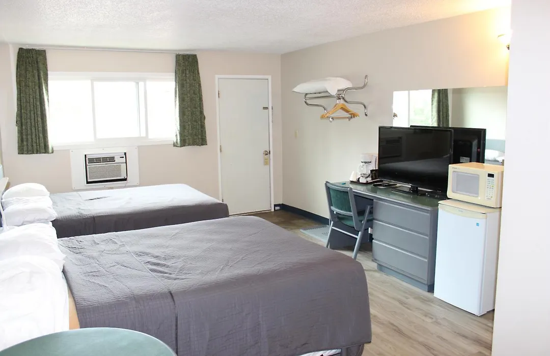 Plains Motor Inn-1