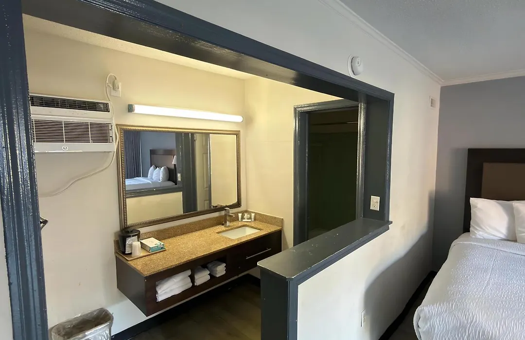 Budget Inn Conway-1