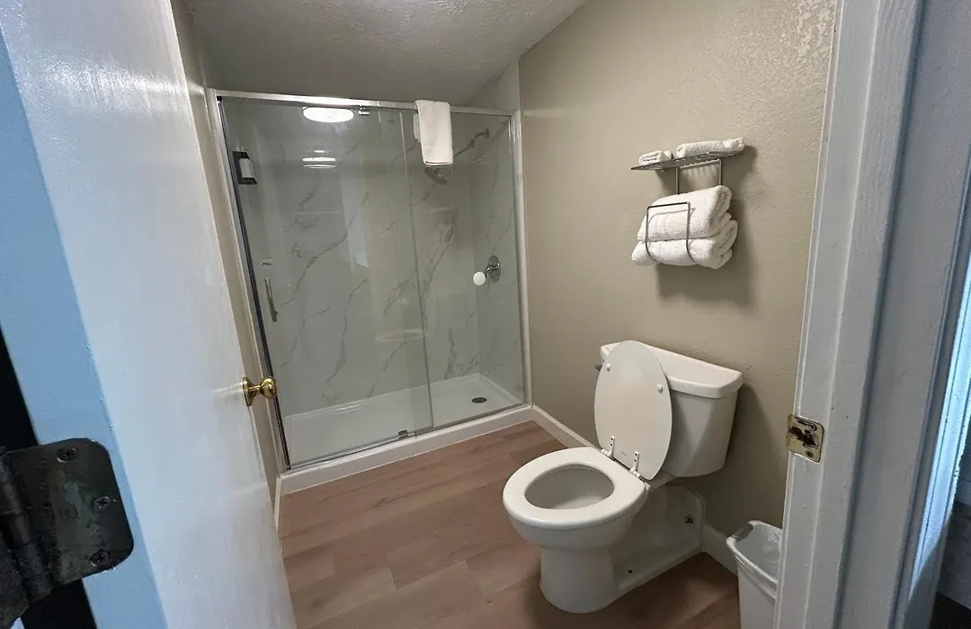 Americana Inn-1