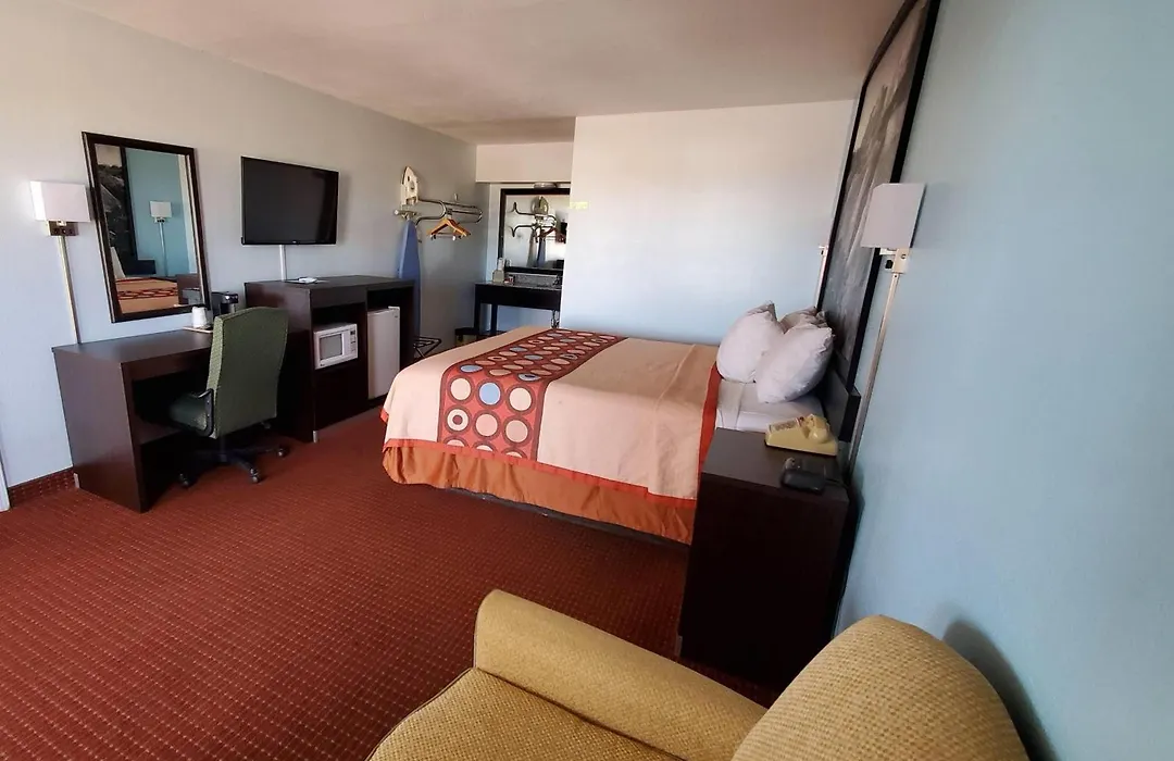 Super 8 By Wyndham Van Horn-1