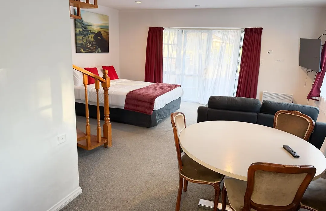 Settlers Motor Lodge-1