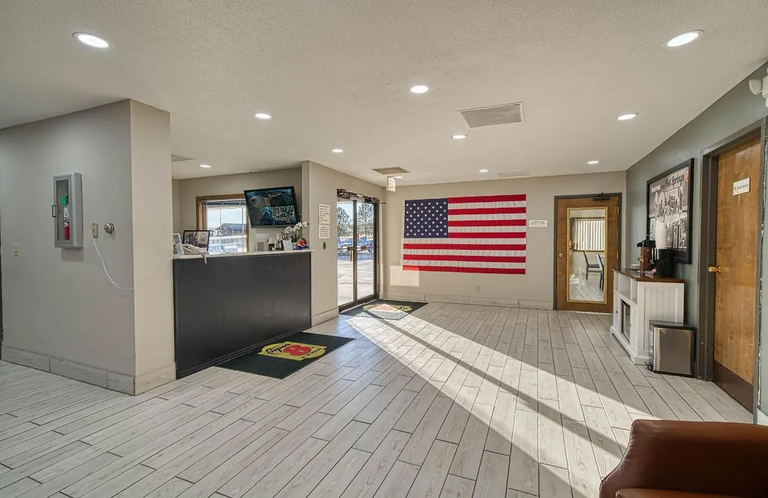 Super 8 By Wyndham Hot Springs-1