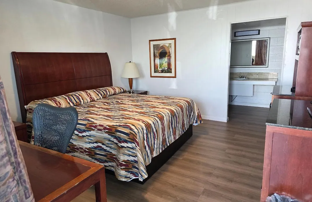 Economy Inn-1