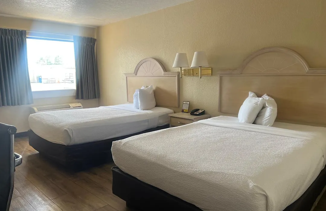 Hole Inn The Wall Hotel - Fort Walton Beach - Sunset Plaza - Nearby Beaches & Hurlburt-1