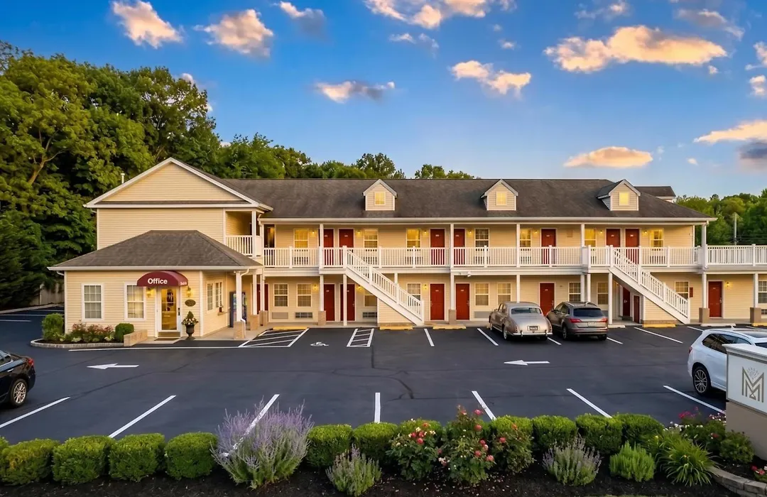 At 9 Motel Near Freehold I-195-1