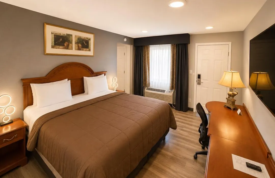 Ozark Inn & Suites-1