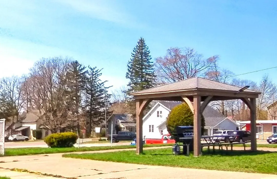 Maple Leaf Inn & Suites-1
